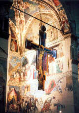 Mittel-Italien, Arezzo, Triumphkreuz in San Francesco vor dem Freskenzyklus; Reisebericht von Manfred Maronde