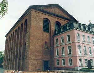 Trier, Palastaula au�en