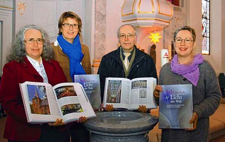 Buch: Salz der Erde - Licht der Welt: Evangelisch-Lutherische Kirche zwischen Trave und Elbe, von Dr. Claudia Tanck und Manfred Maronde, 2016